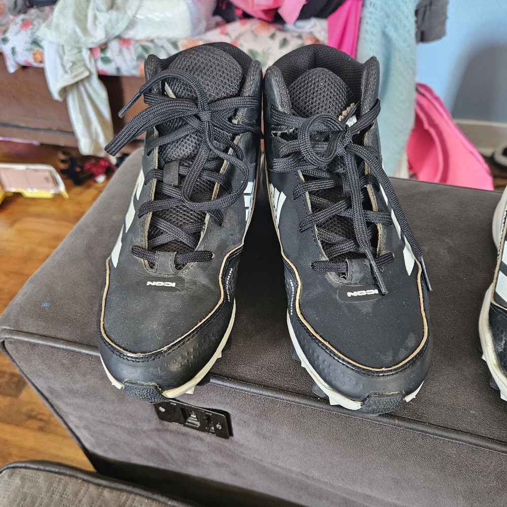 Kids cleats